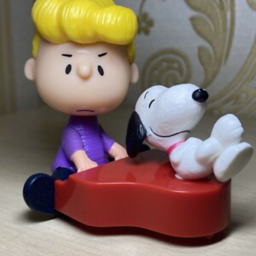 Schroeder and Snoopy McDonald’s toy (2015) in original packaging.